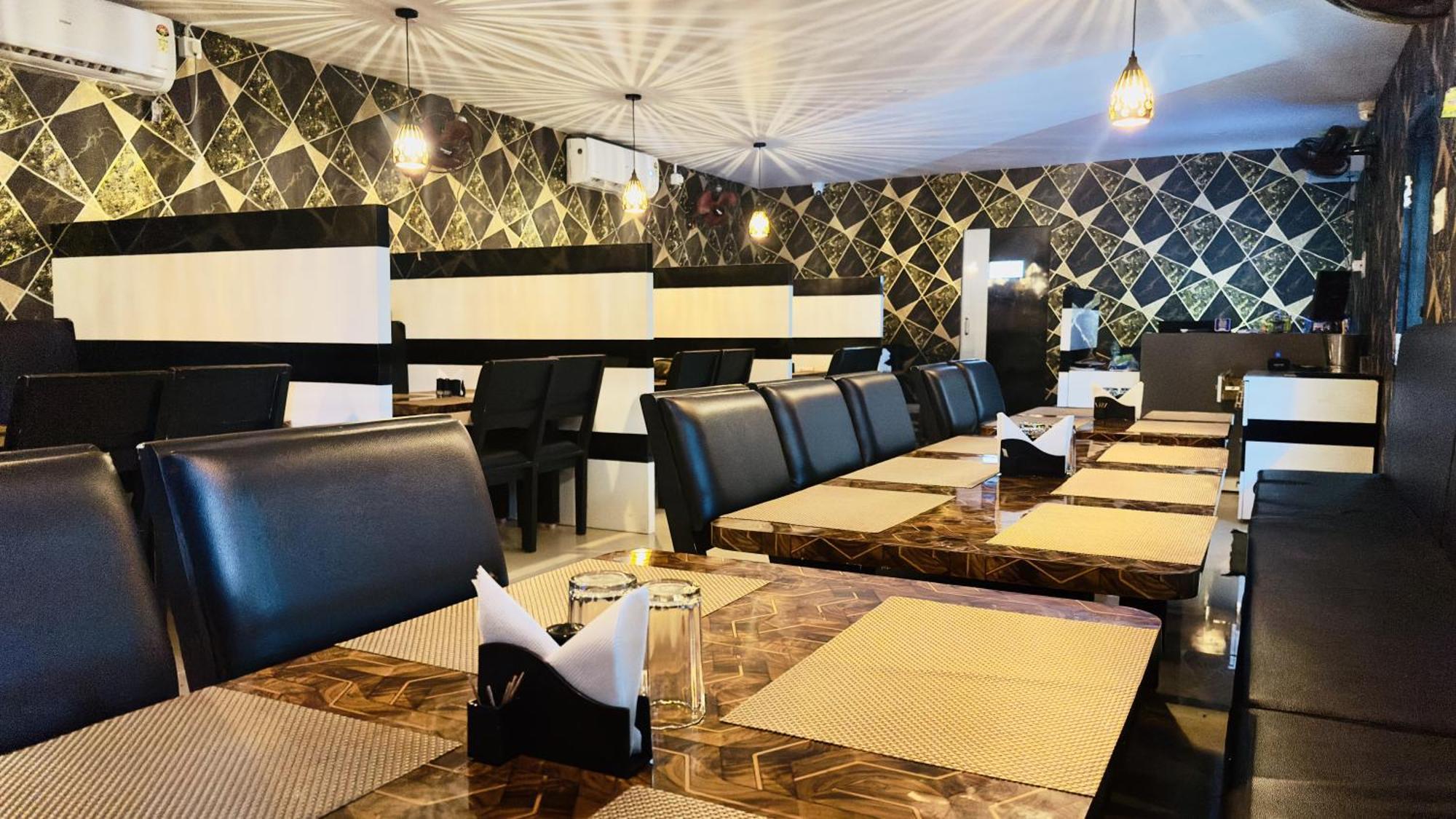 Sketch Family Restaurant & Rooms ヴィシャーカパトナム エクステリア 写真